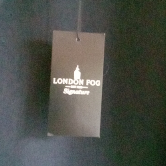 Brand new London Fog Signature overcoat. Navy wool, size 40 regular. - Picture 3 of 5